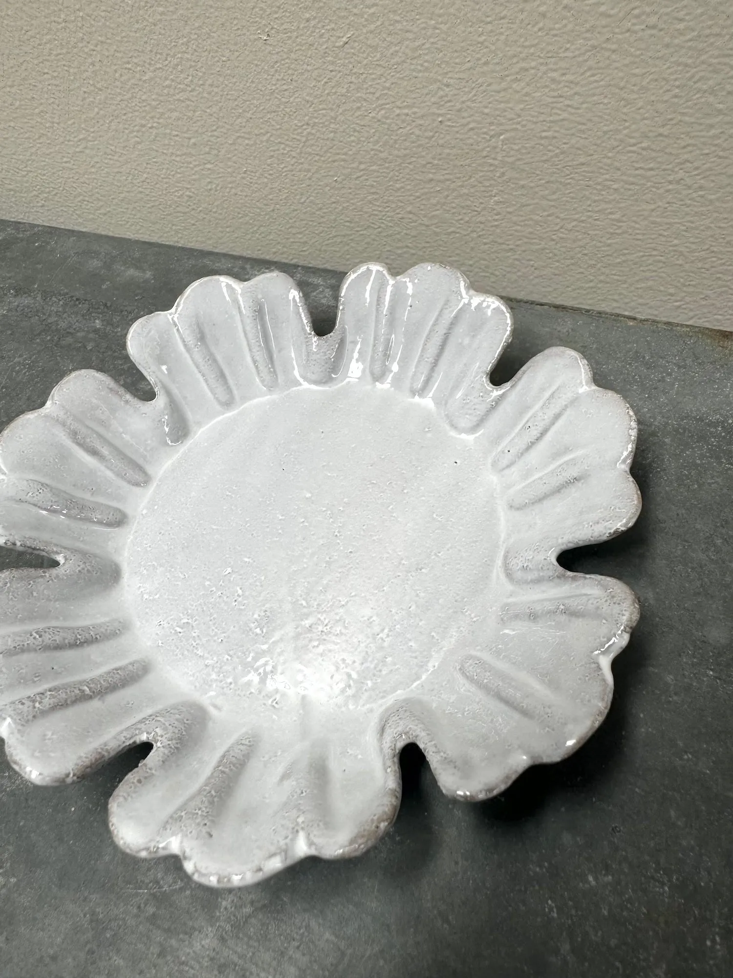 Astier de Villatte Chou Small Plate with 7 Petals